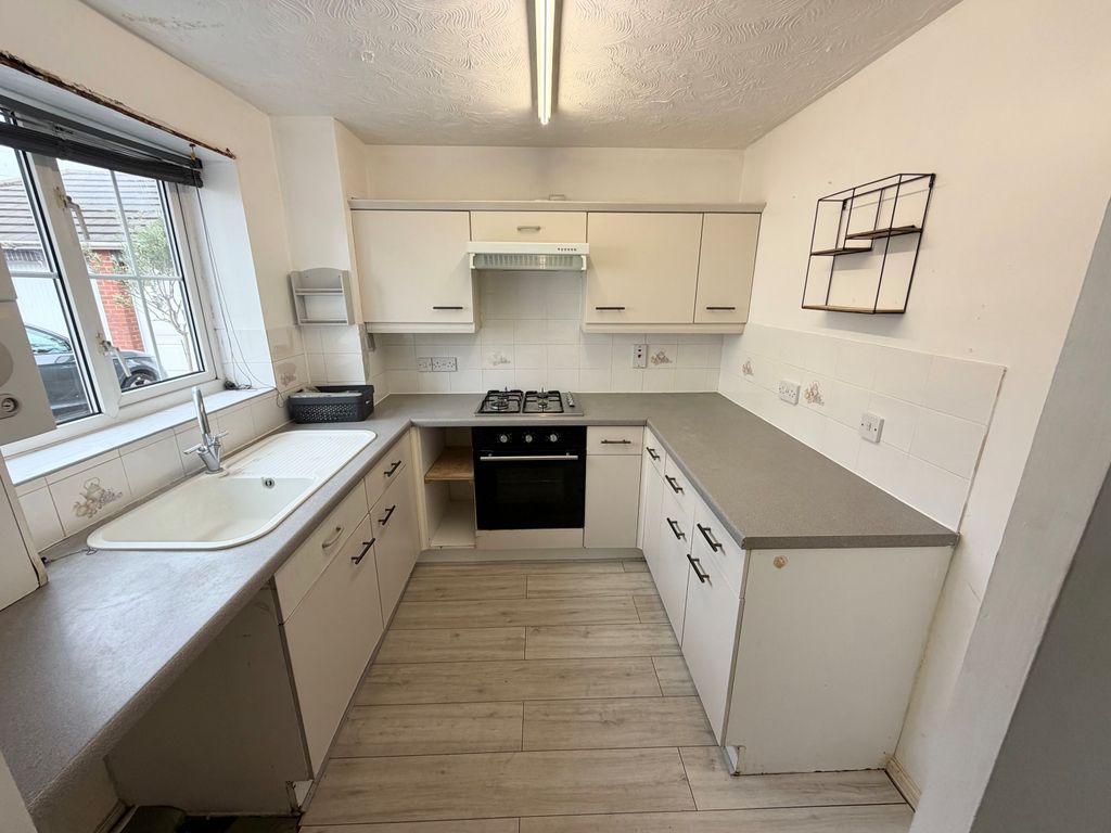 Property photo 2 of 7 Kitchen