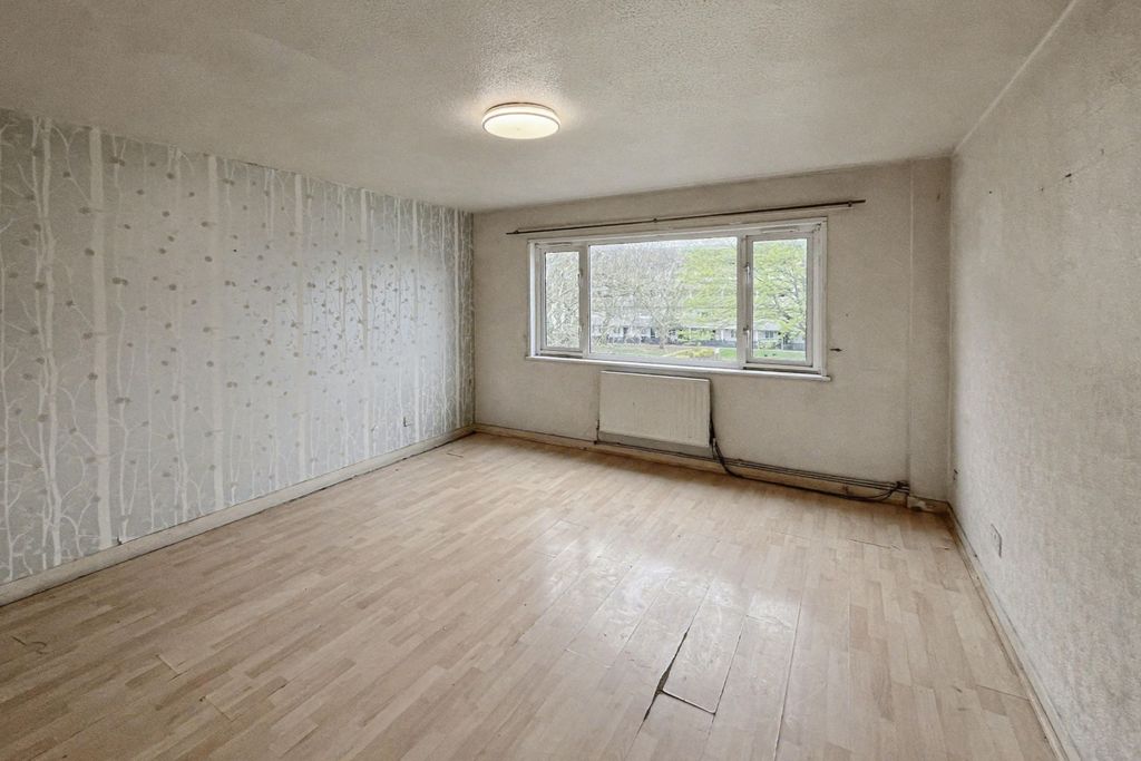 Property photo 2 of 18 64 Raccoon Way, Hounslow, Middlesex, Tw4 7Pj