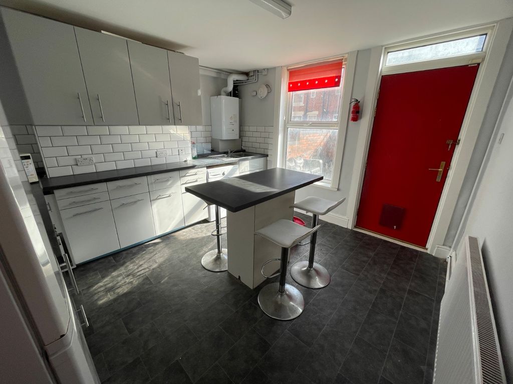 Property photo 3 of 8 Picture No. 10