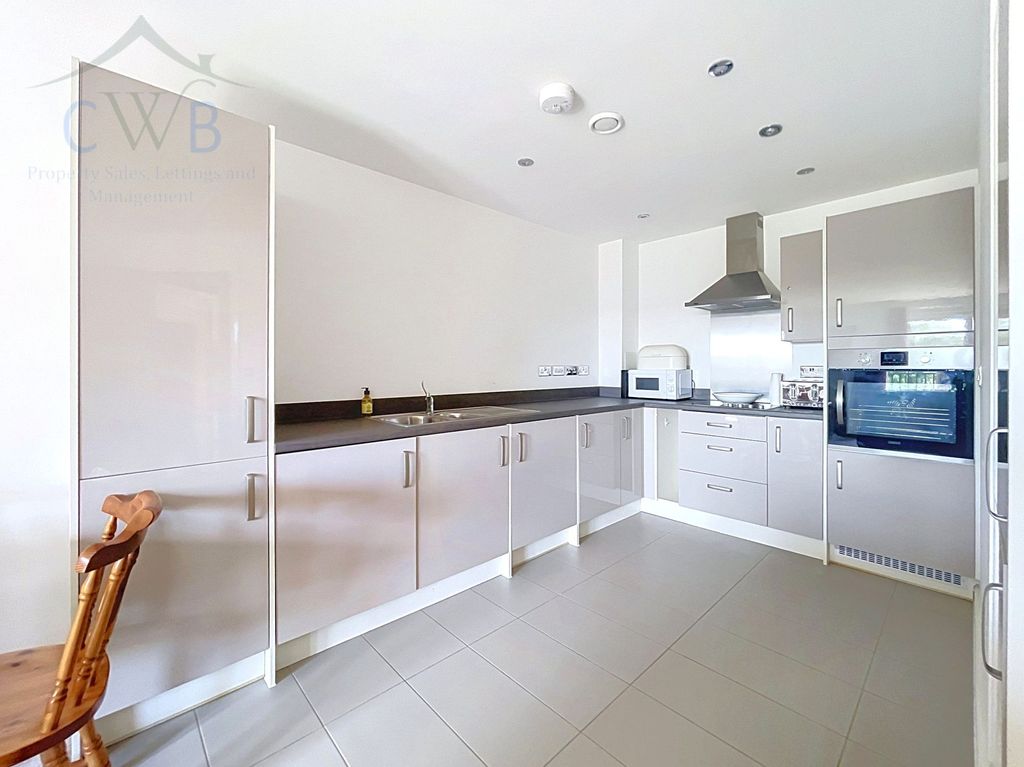 Property photo 2 of 9 Spacious Fitted Kitchen