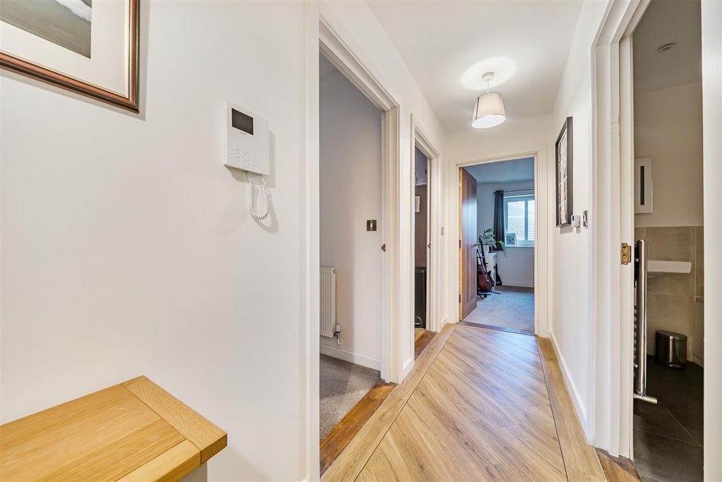 Property photo 2 of 15 1400661-18-6970F1430Fb50.Jpg