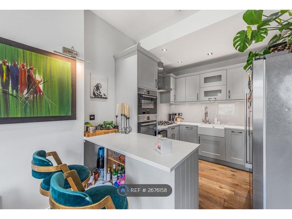 Property photo 3 of 11 Kitchen