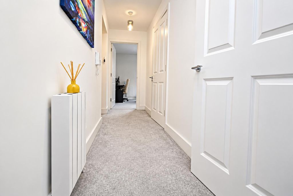 Property photo 3 of 9 Hallway