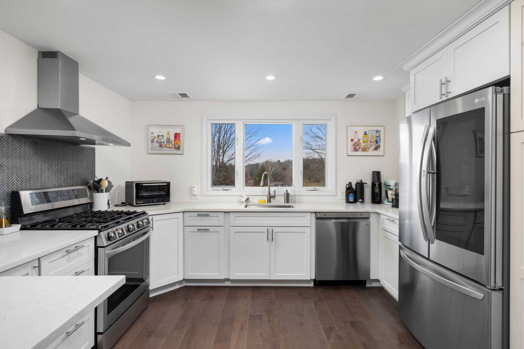 Property photo 1 of 31