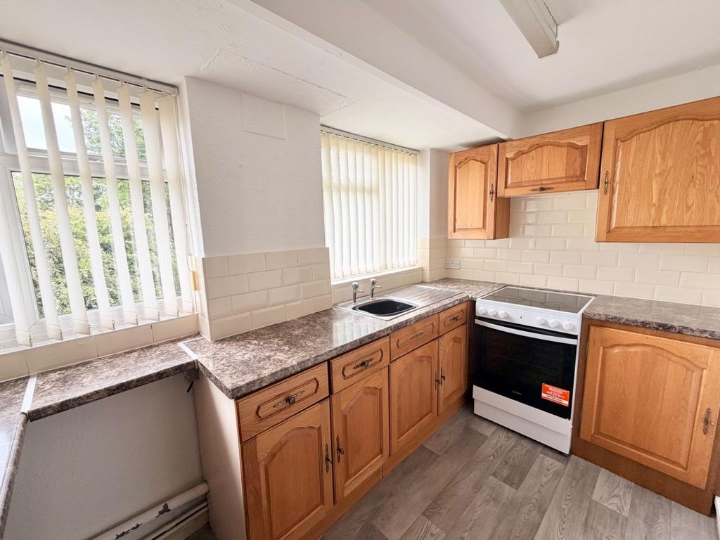 Property photo 3 of 10 Kitchen