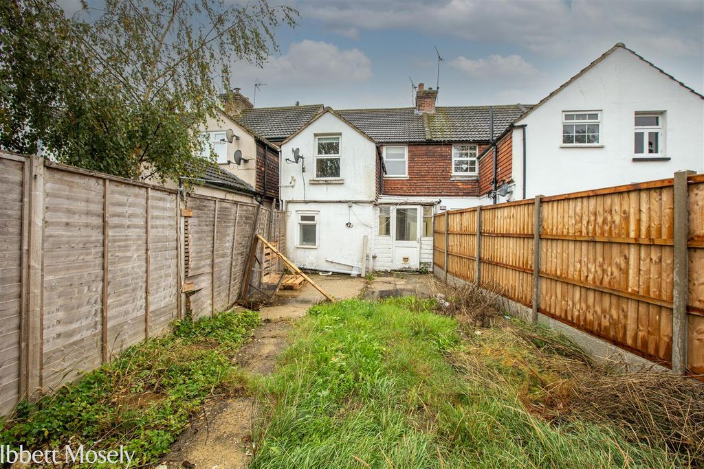 Property photo 2 of 8 45 Garden.Jpg