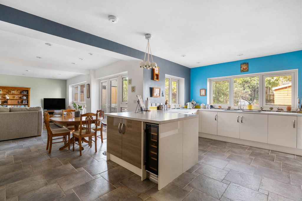 Property photo 2 of 35