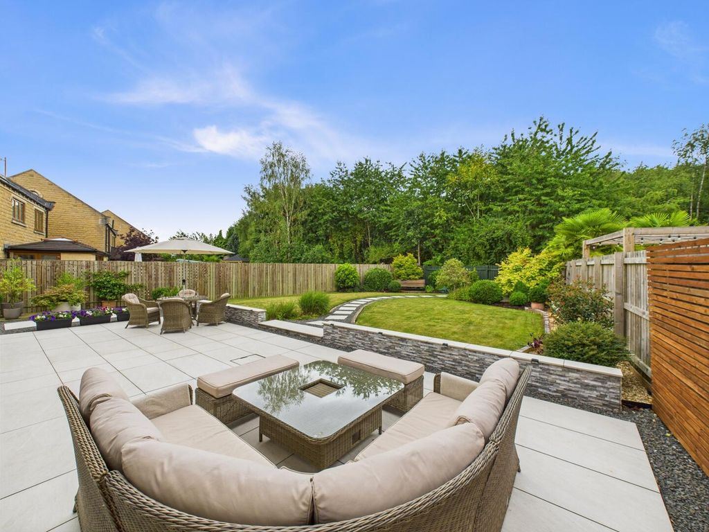 Property photo 2 of 25 Rear Garden