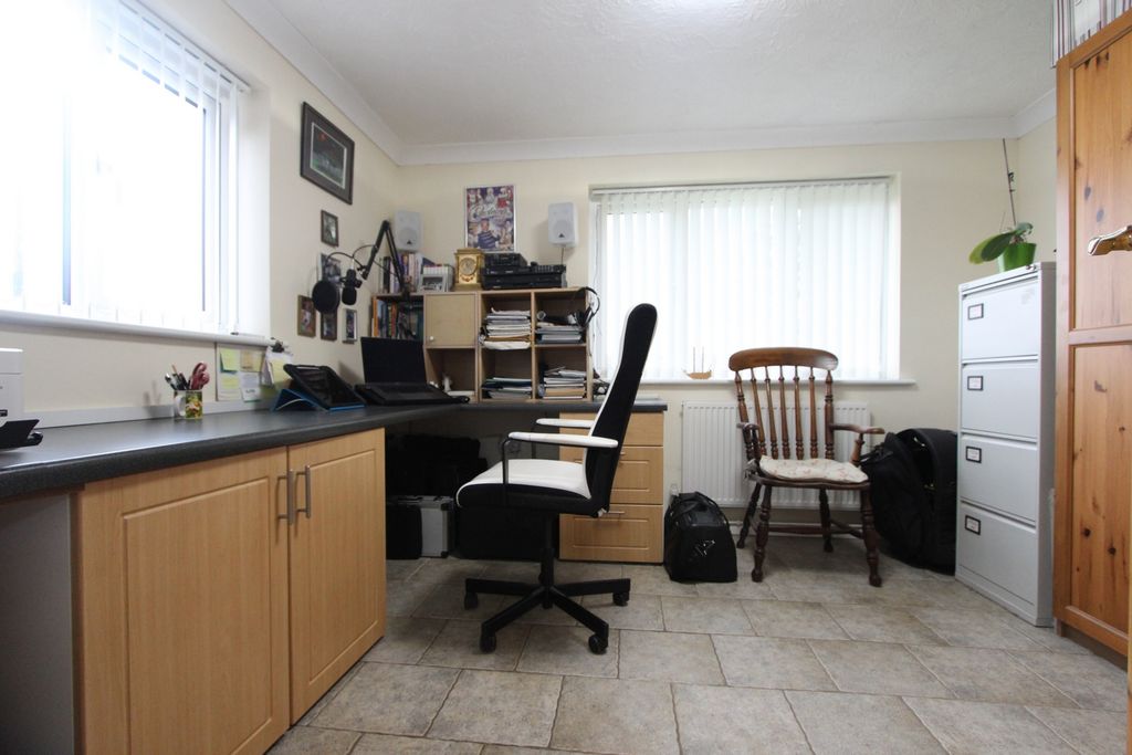 Property photo 3 of 12 Photo 8