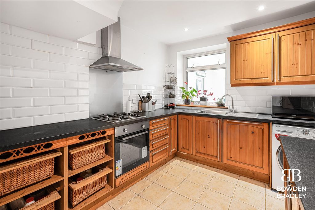 Property photo 2 of 17 Kitchen