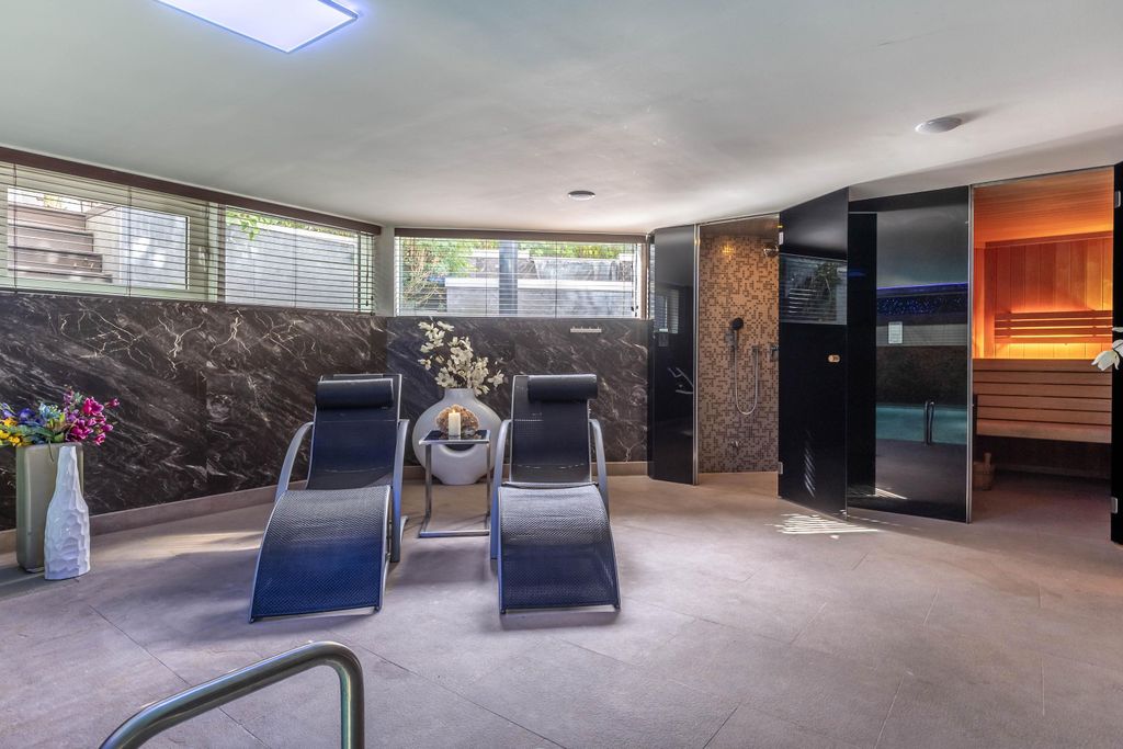 Property photo 3 of 63