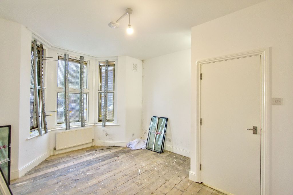 Property photo 3 of 12 Ground Floor Flat, 6 Knox Road, London, E7 9Hw