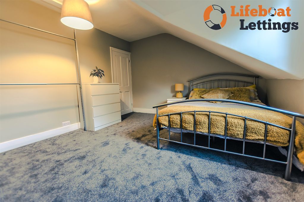 Property photo 1 of 5 Bedroom 2A