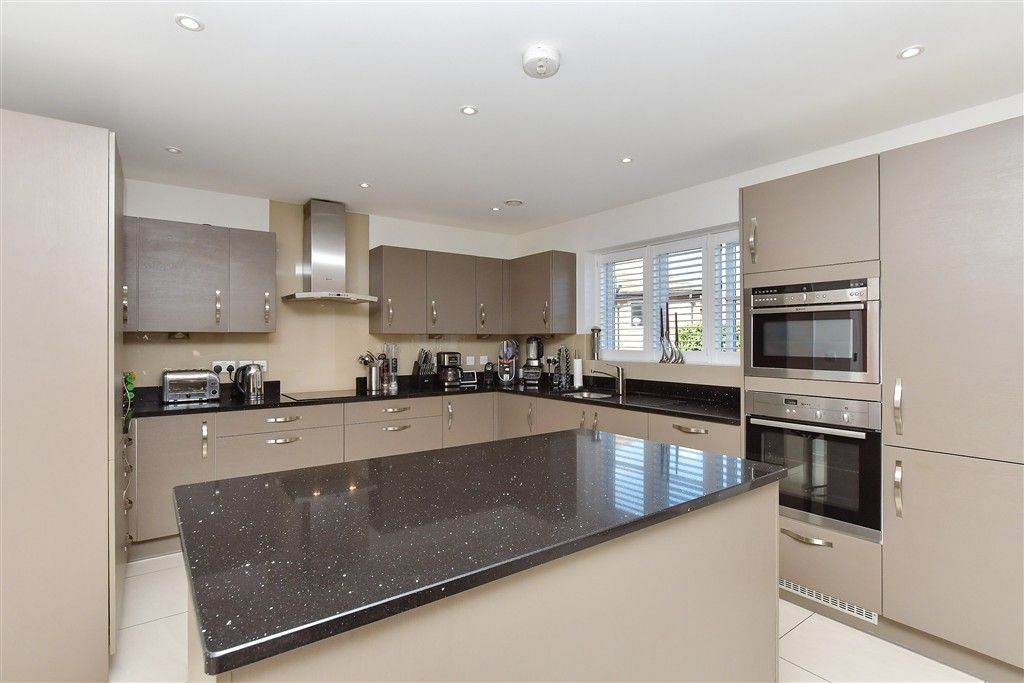 Property photo 2 of 18 Kitchen/Dining Area