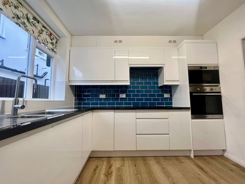 Property photo 2 of 20 Kitchenmilton