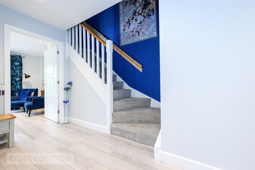 Property photo 3 of 21 Hallway