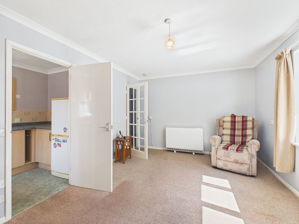 Property photo 3 of 12 Lounge