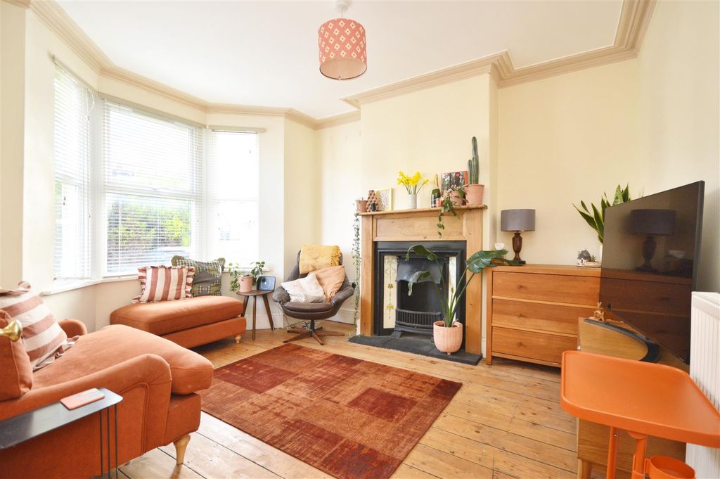 Property photo 2 of 10 Sitting Room