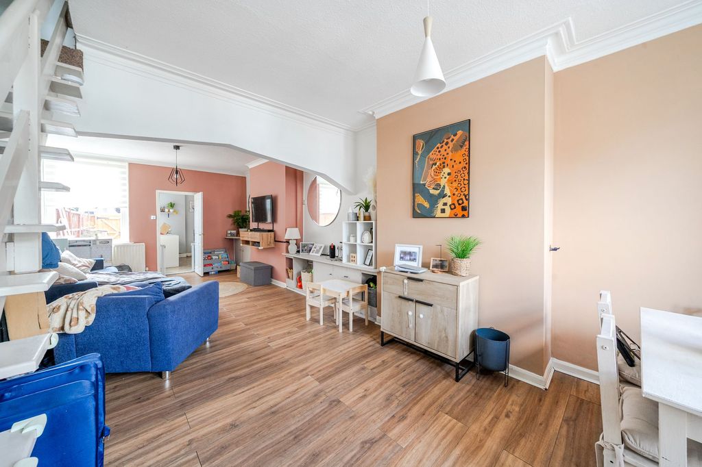 Property photo 2 of 12