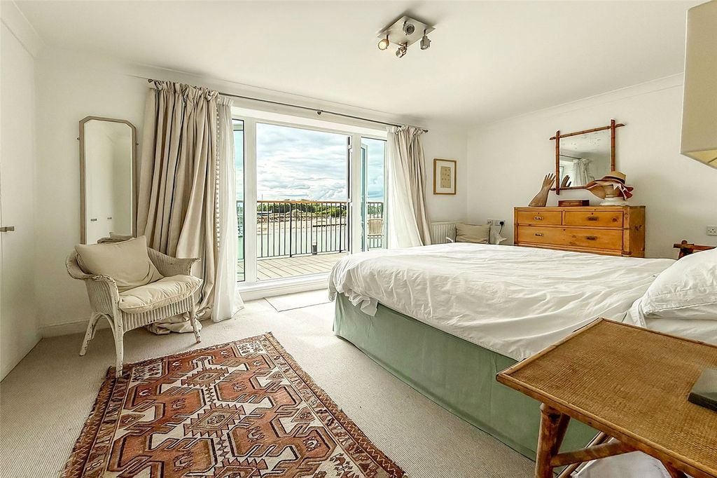 Additional image 6 of 3 bed semi-detached house for salePier Road, Littlehampton, West Sussex BN17