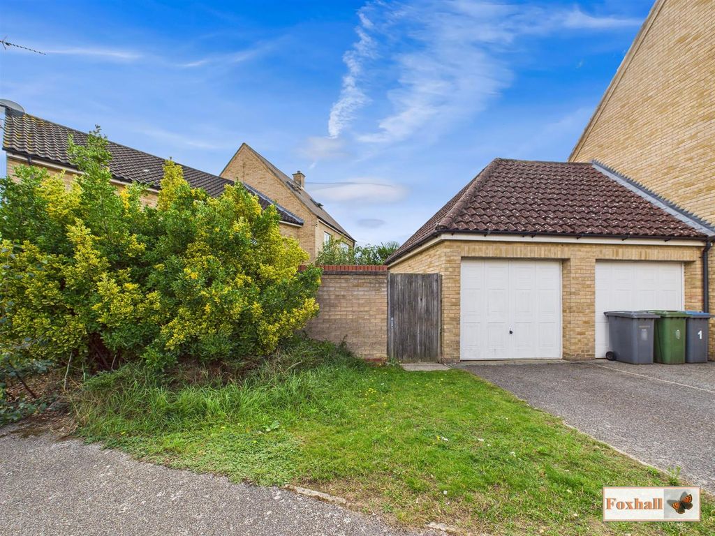 Property photo 3 of 29 Garage