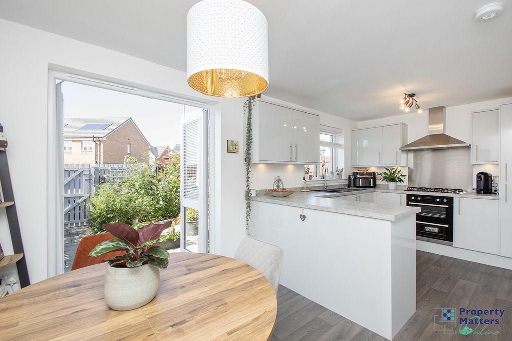 Property photo 1 of 18 3 Bedroom Semi Detached Villa
