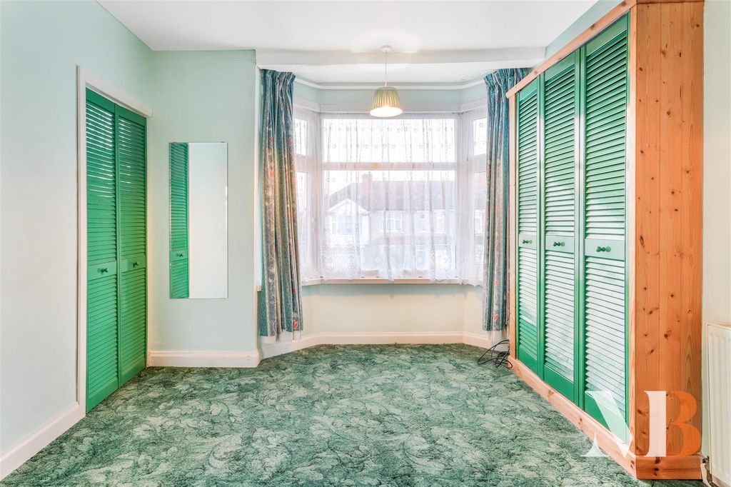 Property photo 3 of 30 Middlecotes-3.Jpg