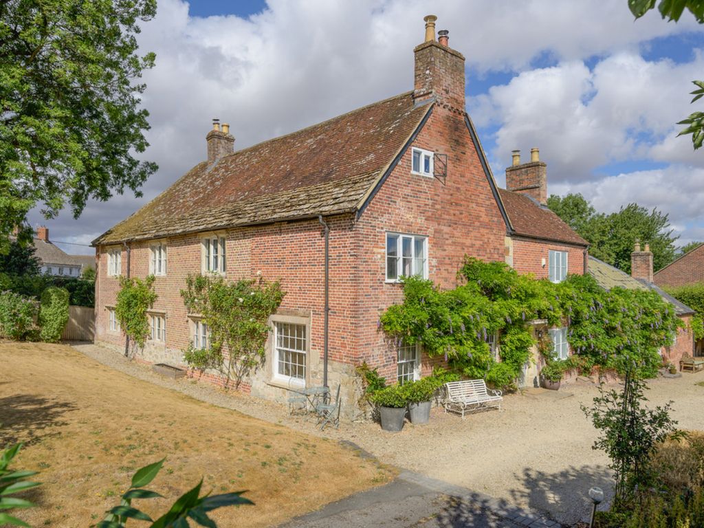 Property photo 1 of 50