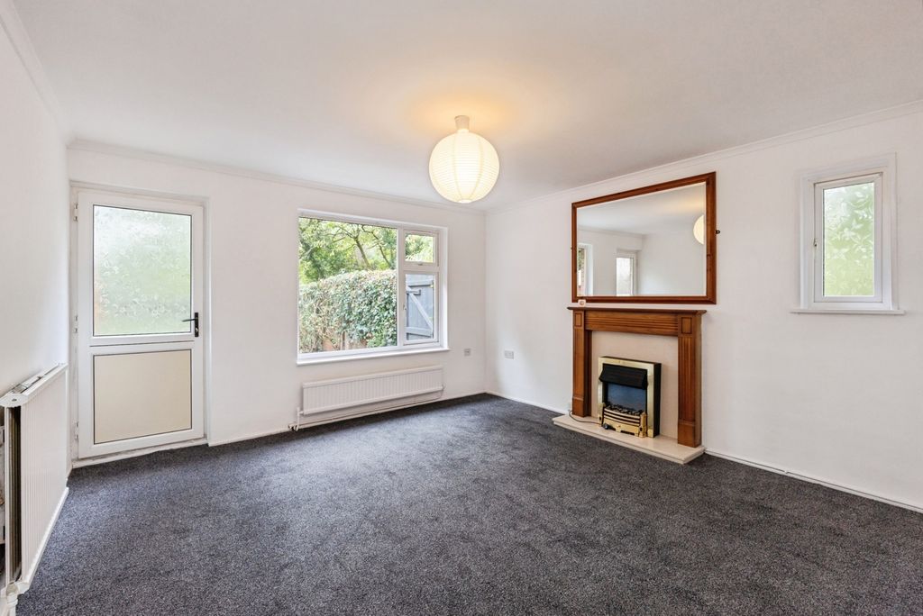 Property photo 2 of 11 Lounge