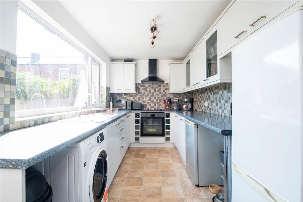 Property photo 3 of 15 Kitchen