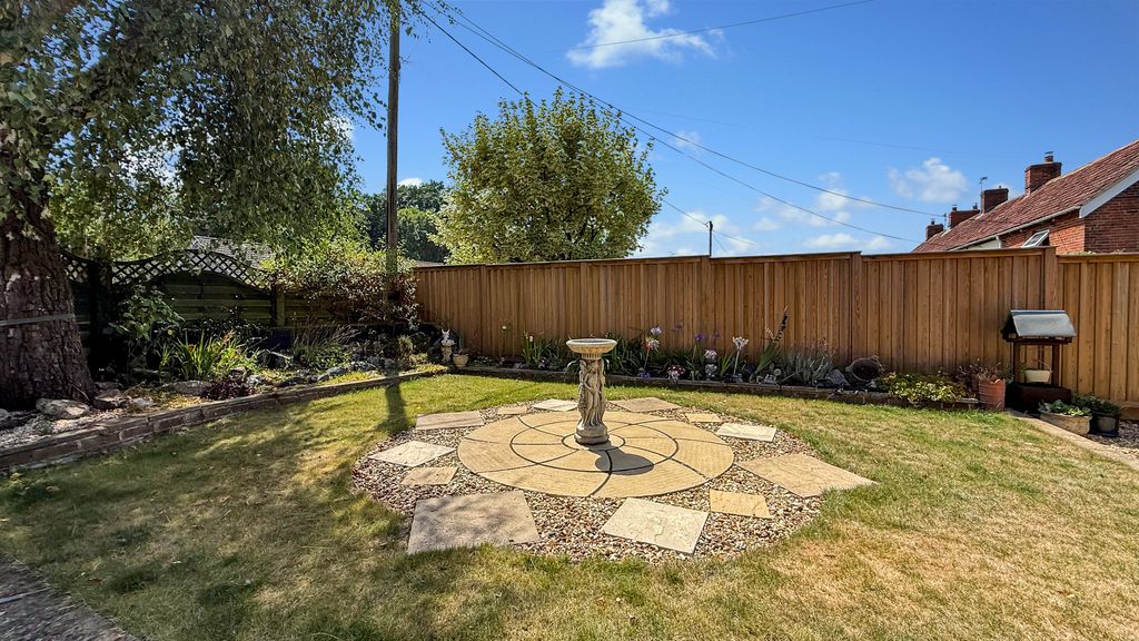 Property photo 2 of 20 Front Garden
