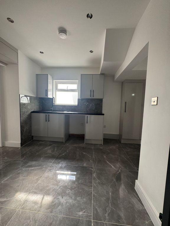 Property photo 3 of 11 4F7483Be-cd50-4176-B870-95Ac89F701A9