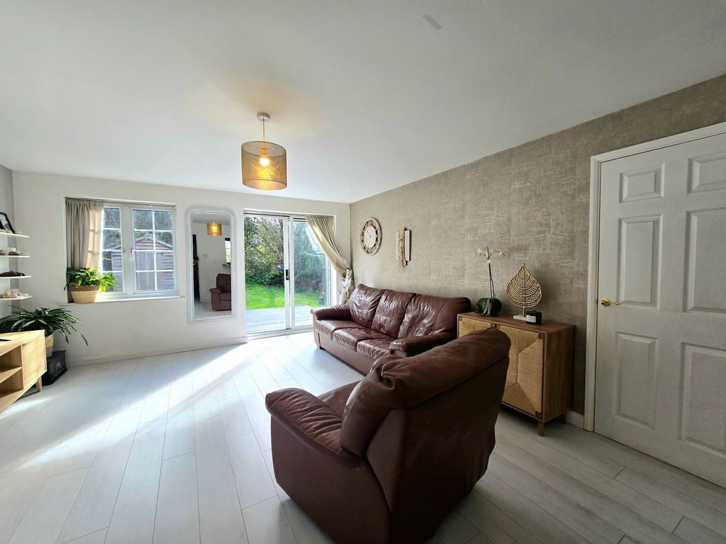 Property photo 2 of 21 Lounge