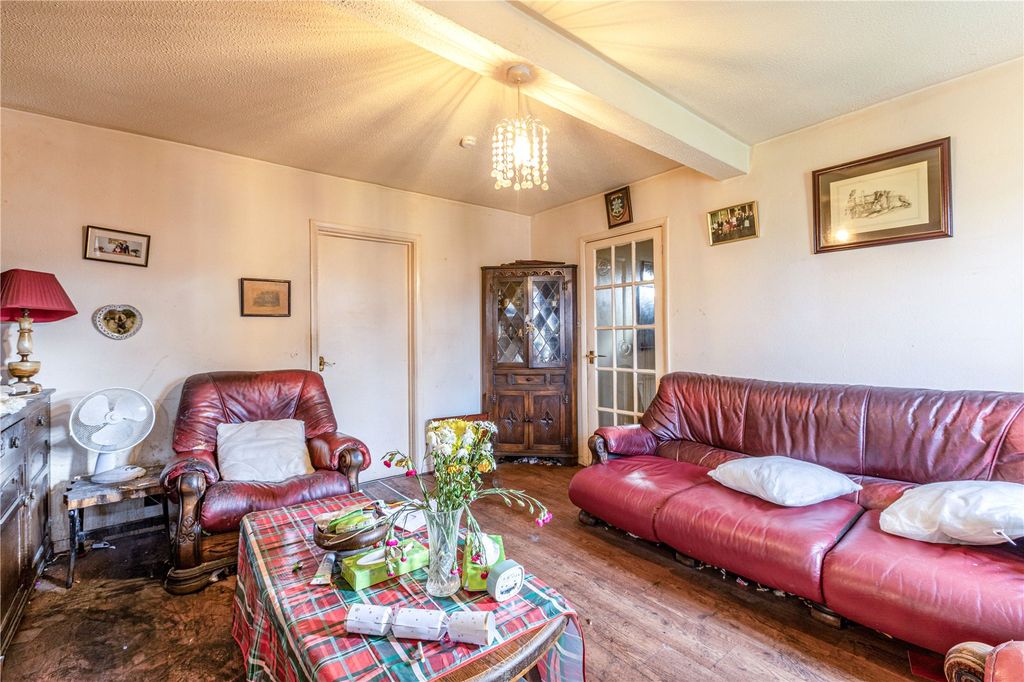 Property photo 2 of 11 Sitting Room