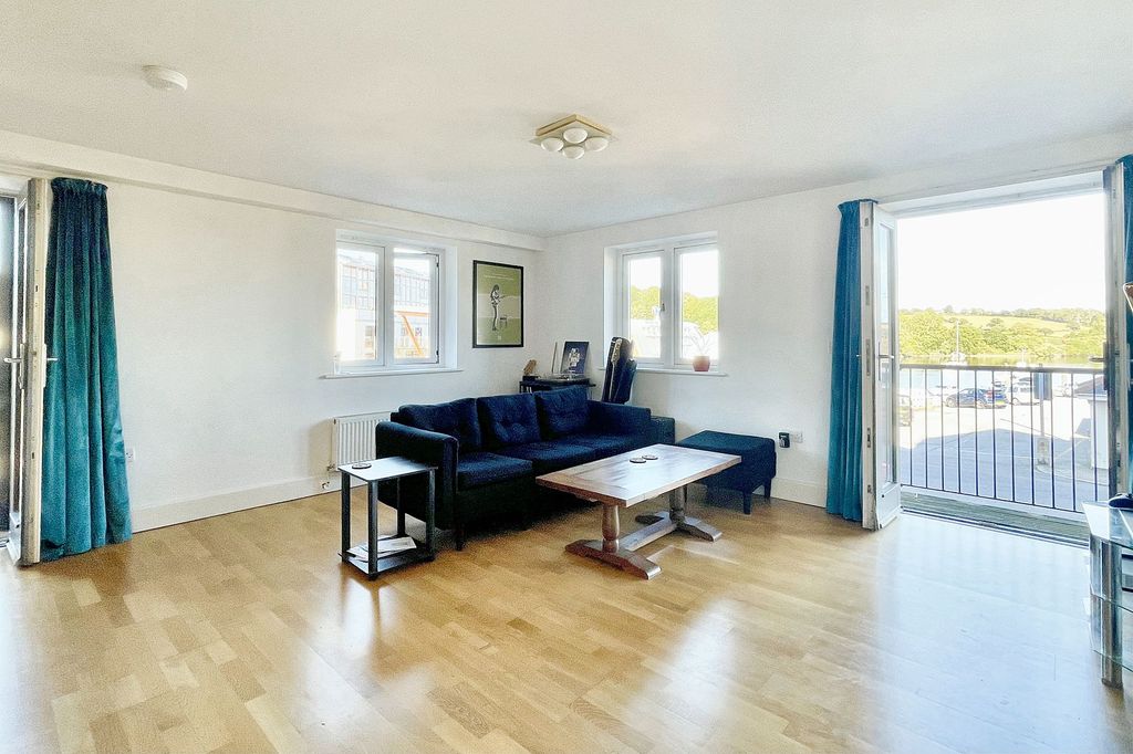 Property photo 3 of 19