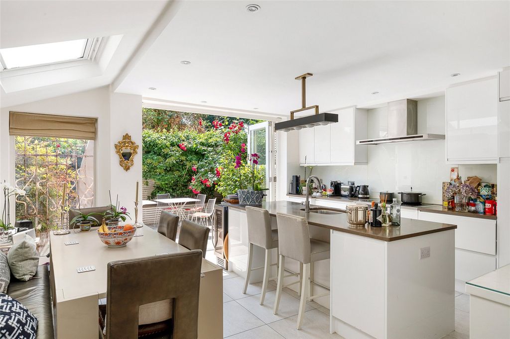 Property photo 1 of 12 Kitchen