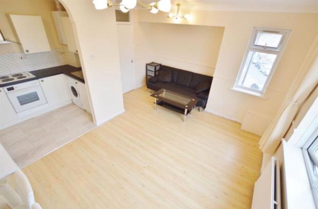 Property photo 2 of 6