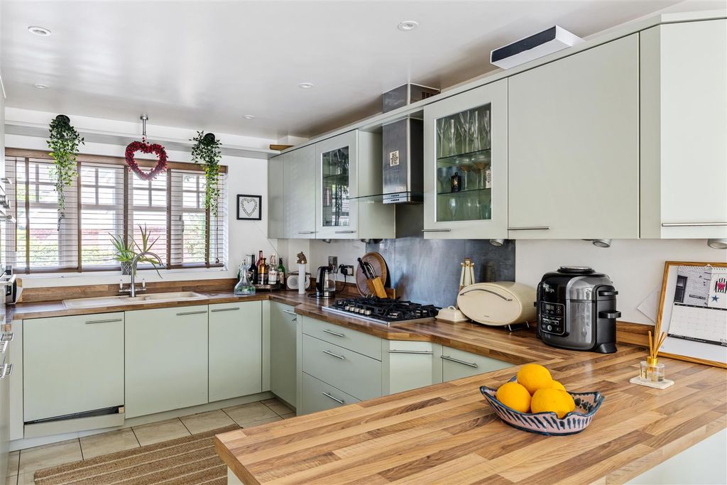 Property photo 2 of 22 24 St Pauls On The Green-18.Jpg