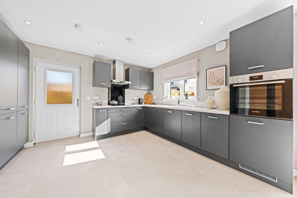 Property photo 3 of 6 Kitchen