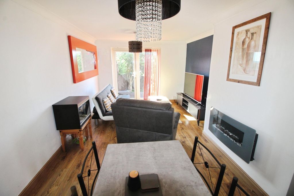 Additional image 10 of 2 bed flat for saleCaenby Road, Scunthorpe DN17