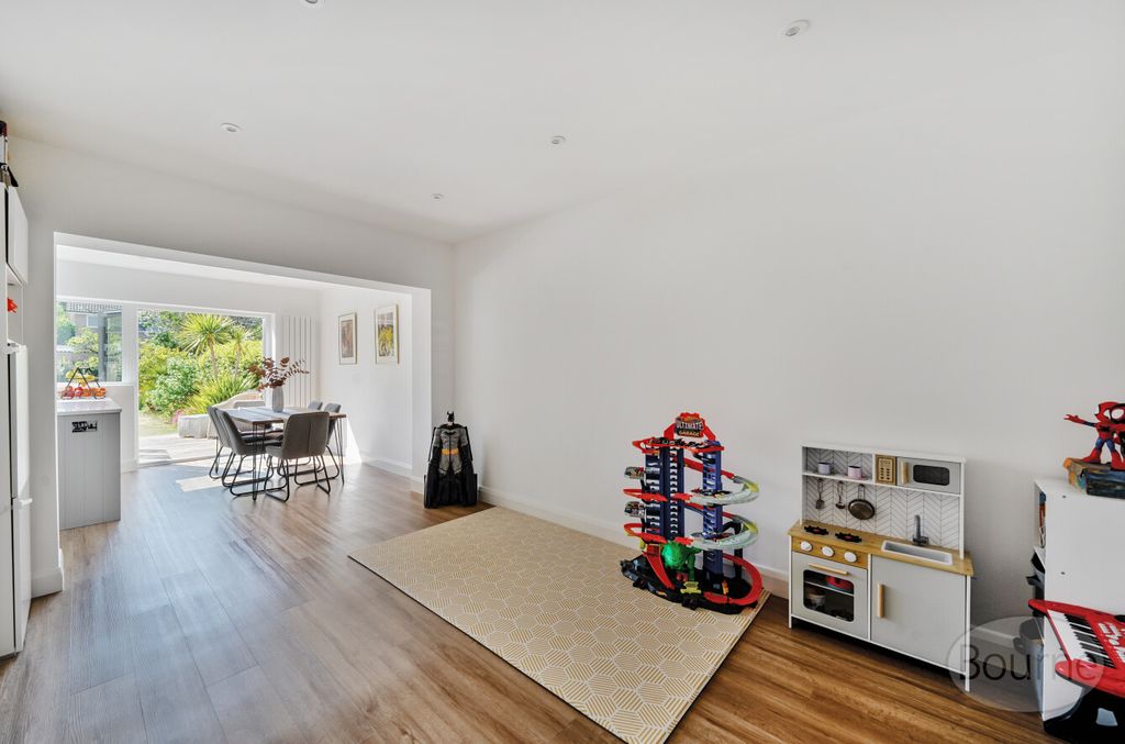 Property photo 3 of 37 A85778c0-Fc39-4d8...