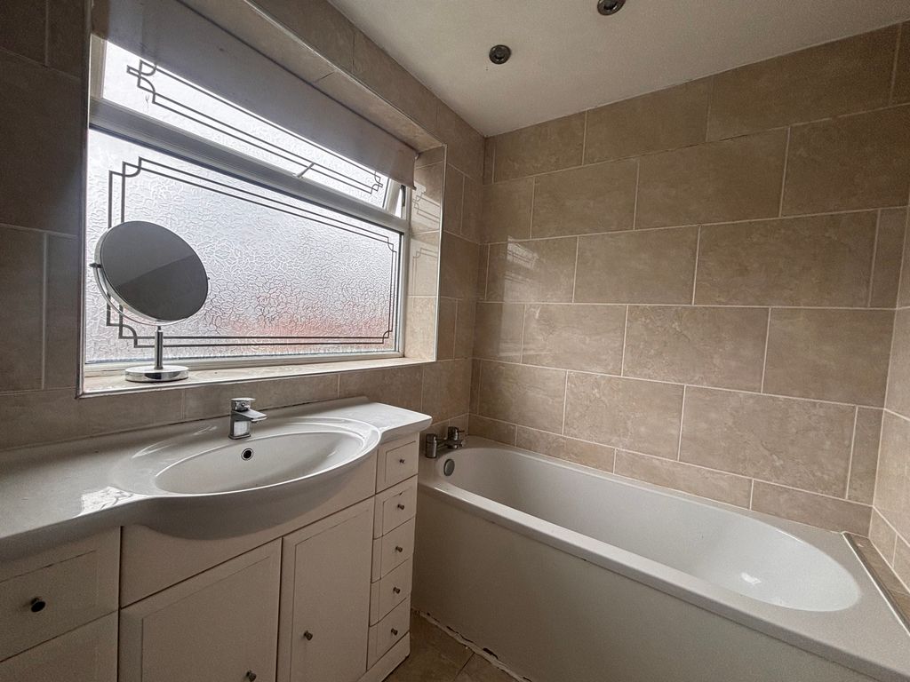 Property photo 2 of 17 Upstairs Bathroom