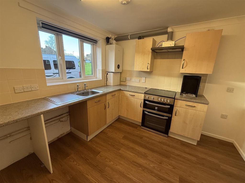 Property photo 2 of 10 Kitchen