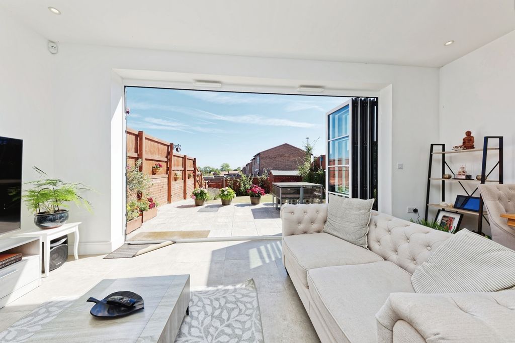 Property photo 2 of 18 Pbox-Img.Jpg