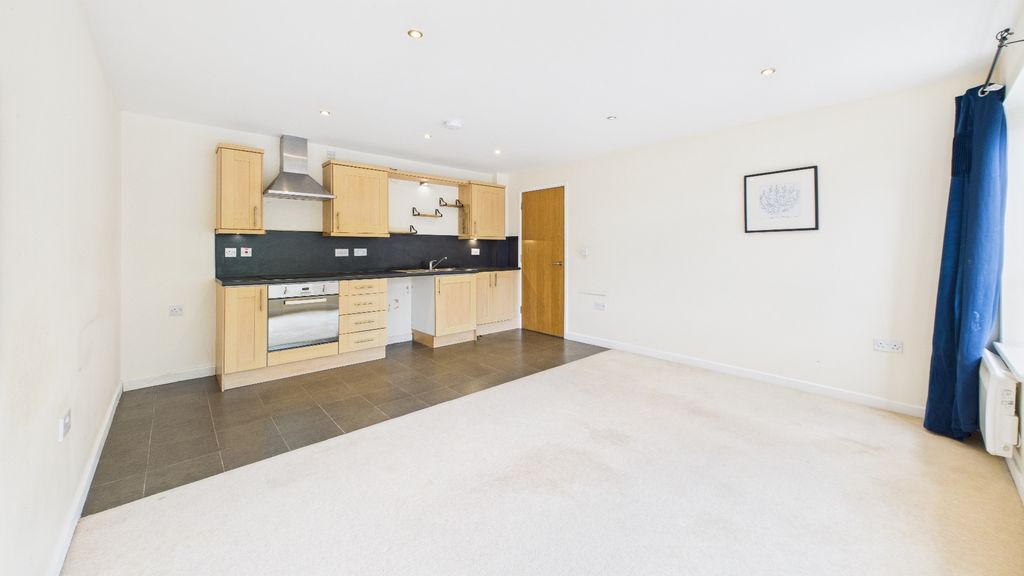 Property photo 2 of 13 4380942