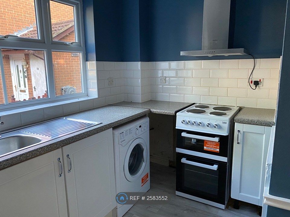 Property photo 3 of 9 Kitchen
