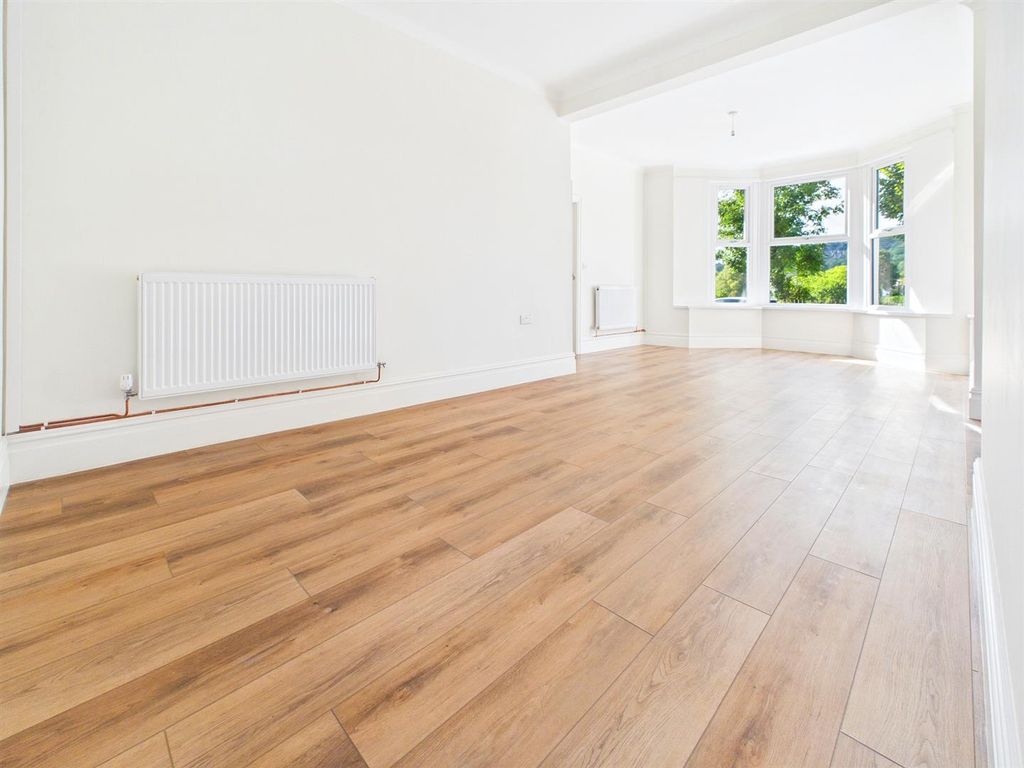 Property photo 2 of 33 Cam01766G0-Pr0833-Still005.Jpg