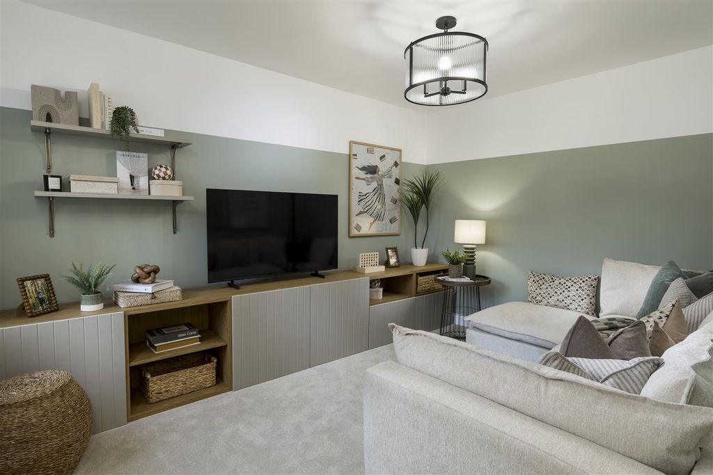 Property photo 3 of 13 Brom Fam Room.Jpg