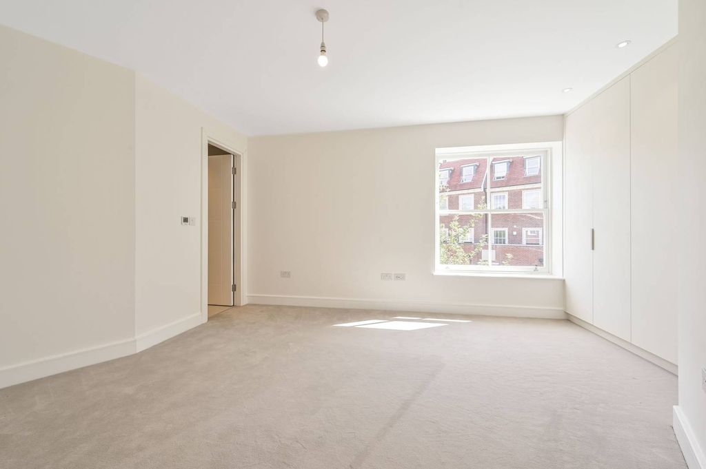 Property photo 3 of 21