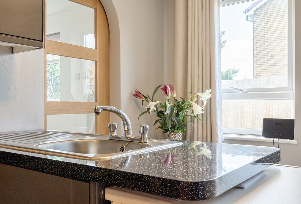Property photo 3 of 9 1306176-7-68499c9...